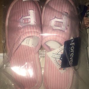 MLB Pirates Slippers